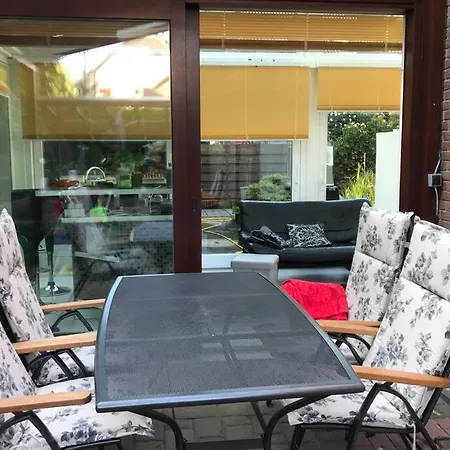 Hochwertiges Voll Moebliertes Reiheneckhaus Geeignet Fuer Laengerfristige Geschaeftsreisende Familie Mit Kindern * كارست