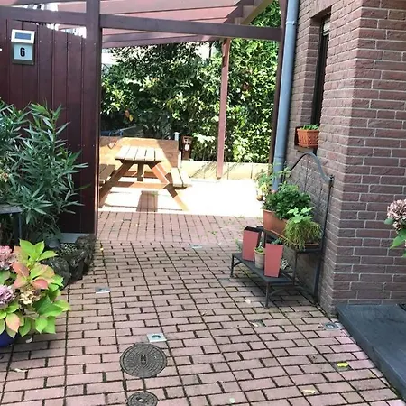 Hochwertiges Voll Moebliertes Reiheneckhaus Geeignet Fuer Laengerfristige Geschaeftsreisende Familie Mit Kindern كارست